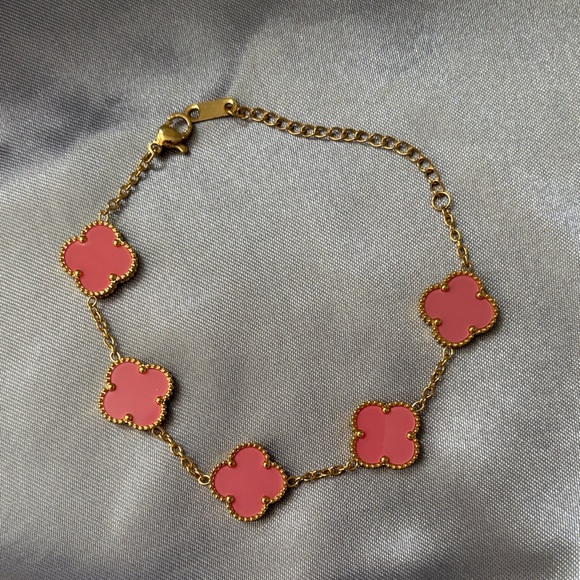 unbranded Jewelry - Elegant Pink Clover Bracelet